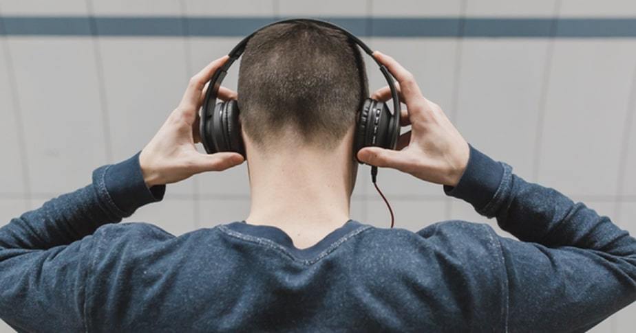 the best business podcasts to listen to